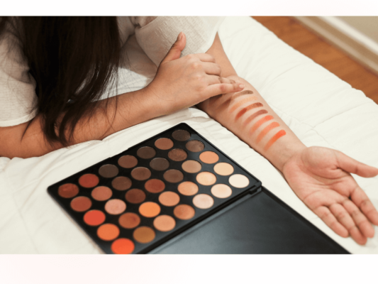 A Comprehensive Guide to Custom Eyeshadow Palette Manufacturing (1)