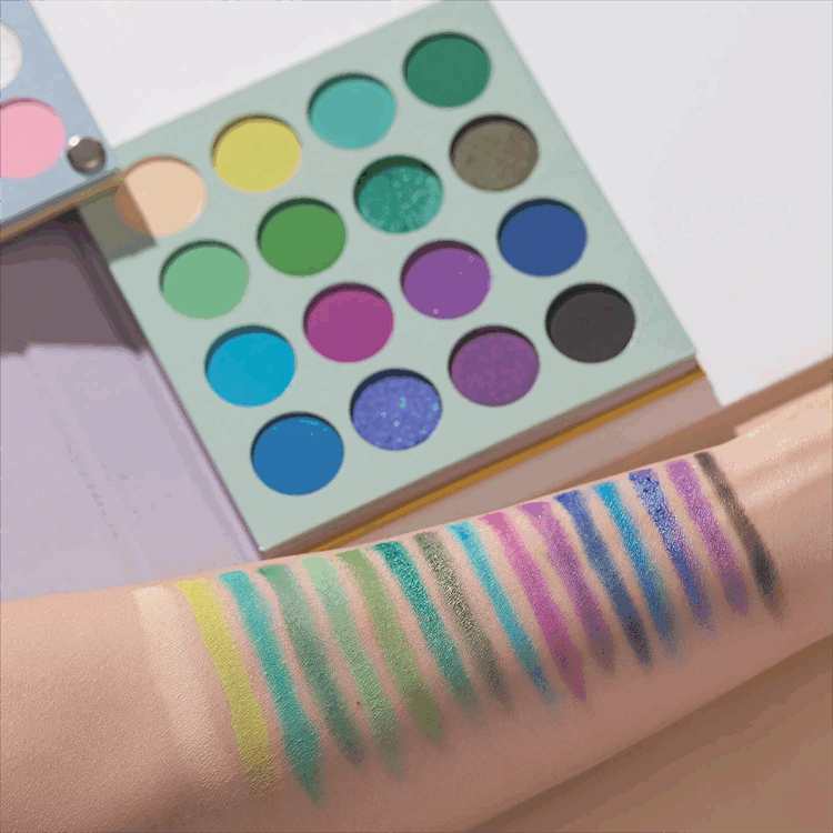 ṣe ara rẹ paleti eyeshadow