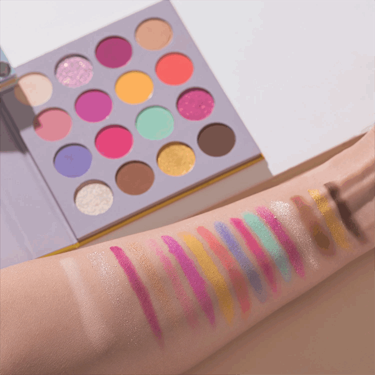 ṣe ara rẹ paleti eyeshadow